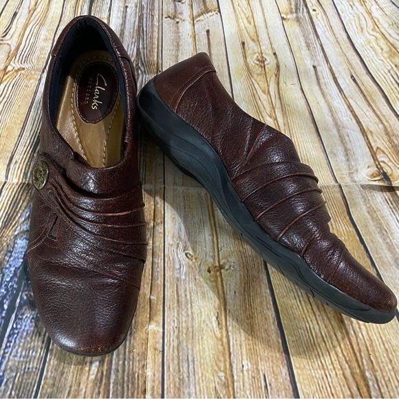 Clarks Shoes - Clarks Artisan Brown Leather Slip On Loafers Size 9